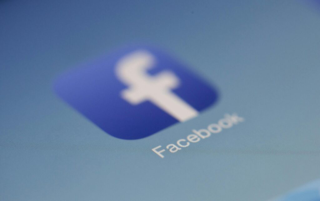 Икона на Facebook – начало на успешна facebook реклама